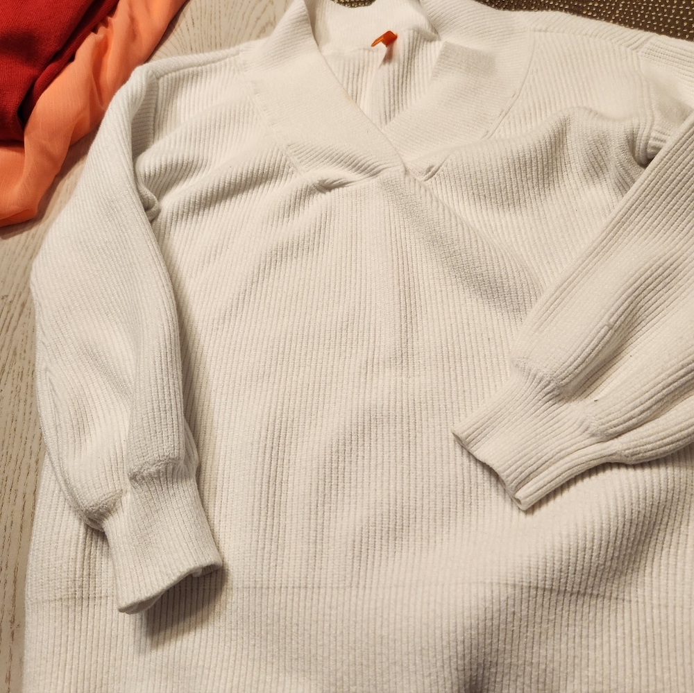 Feiersi Elegant White Women's Sweater Medium Good